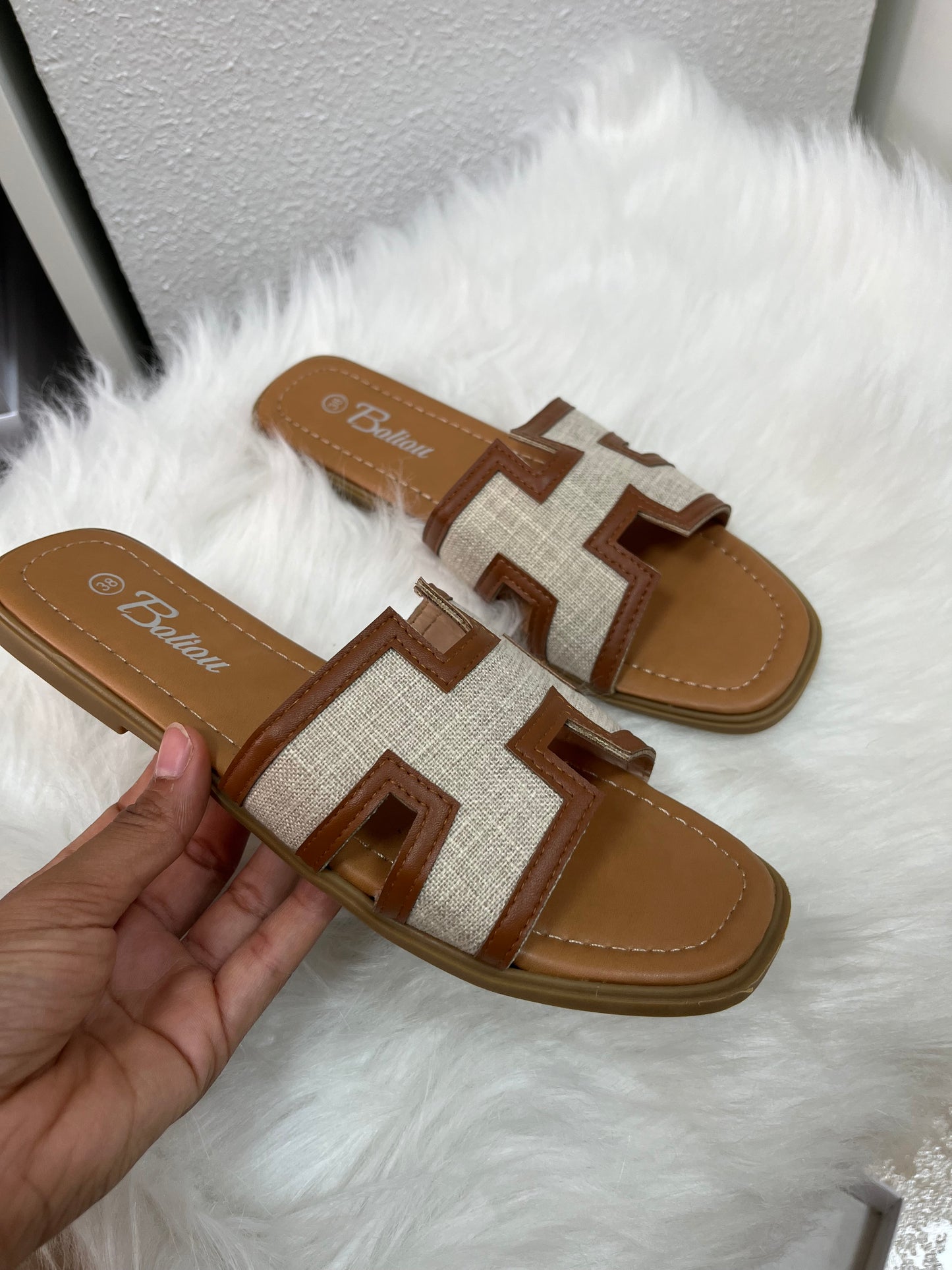 Sandalias tipo hermes cuadrado
