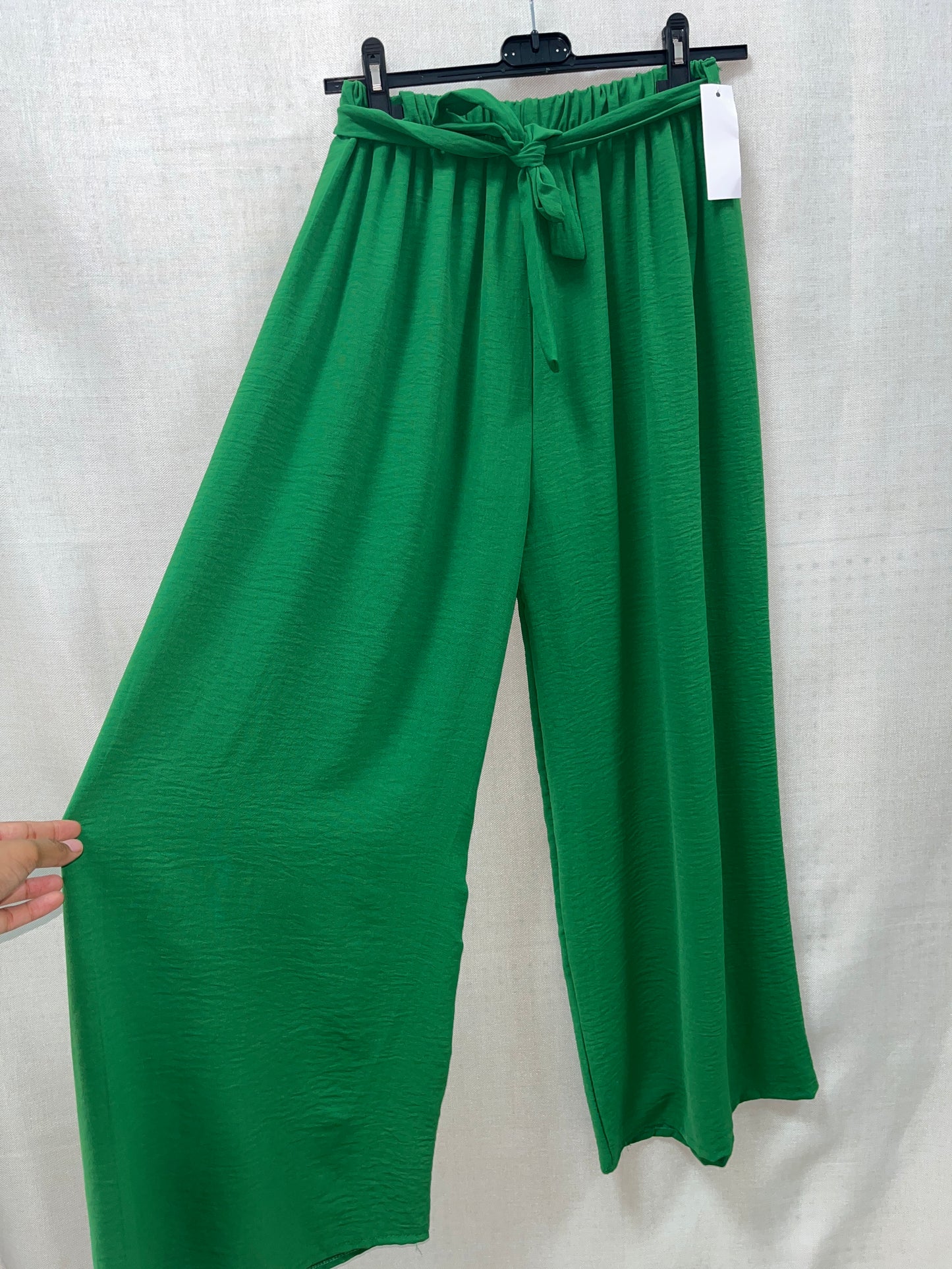 Pantalon verde pata ancha