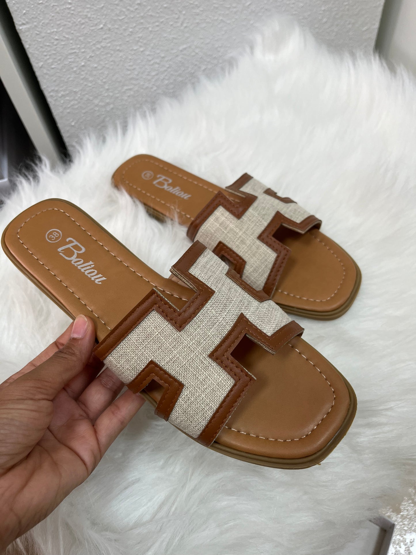 Sandalias tipo hermes cuadrado