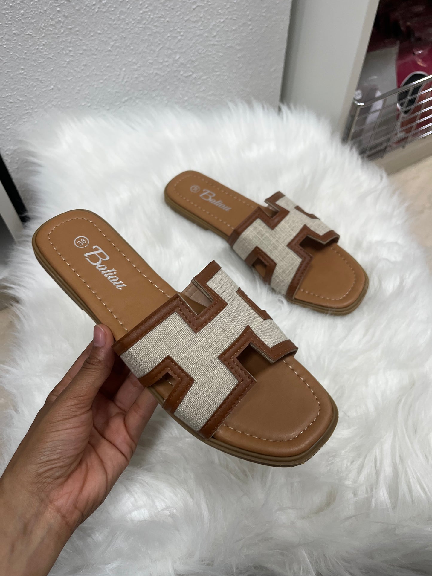 Sandalias tipo hermes cuadrado